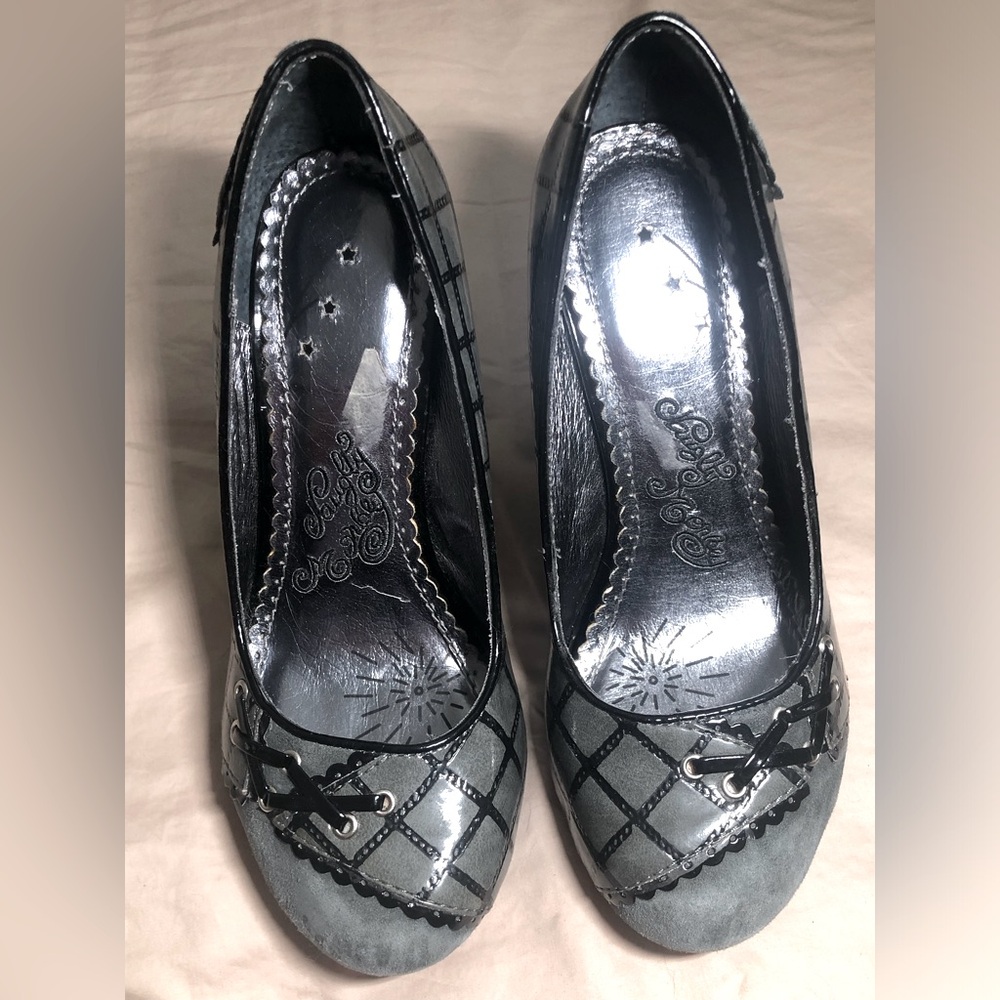 Grey 4” pumps